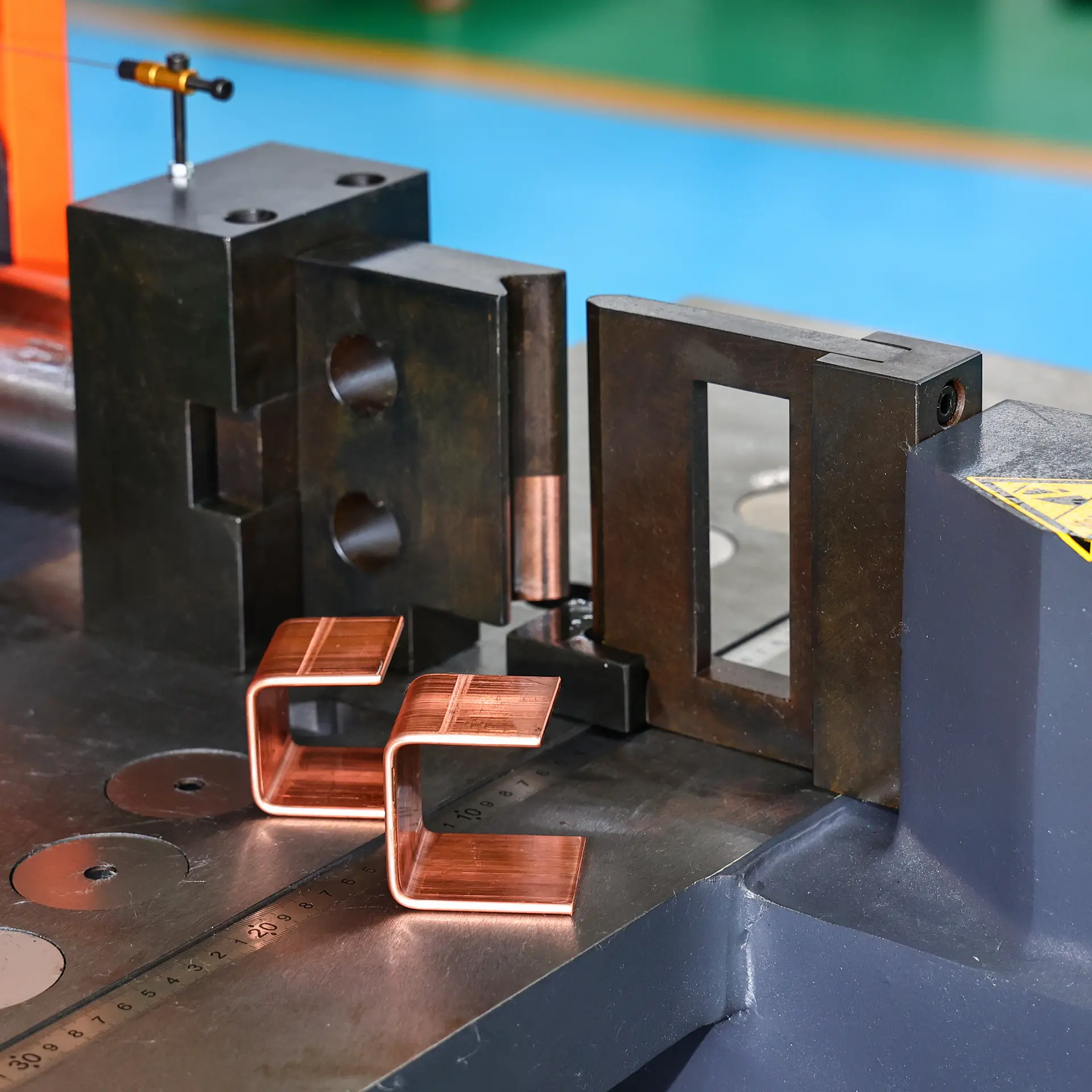 BPM-303CNC bending station