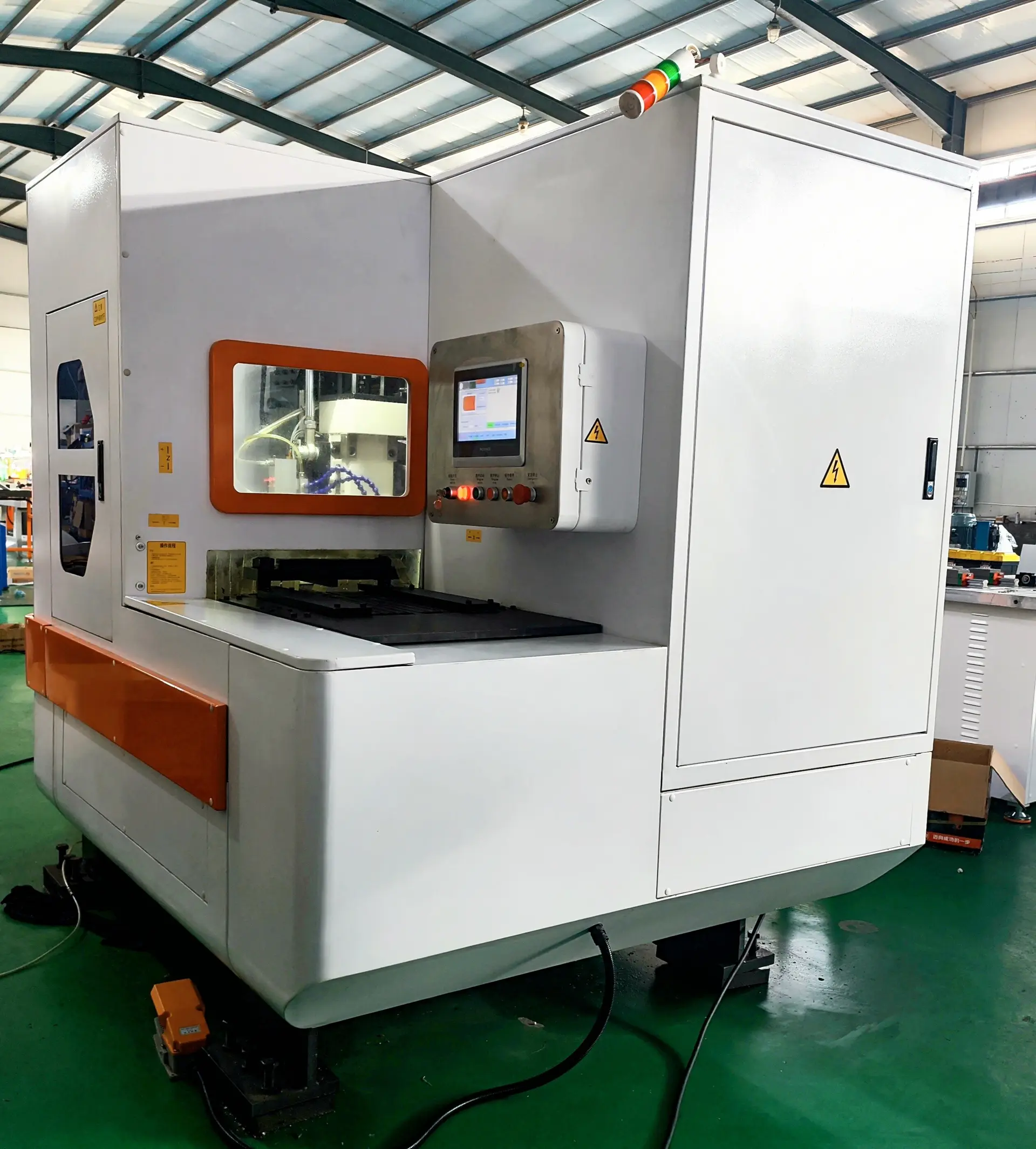 EMAC-XT busbar chamfering and arc machining centre — detail 1