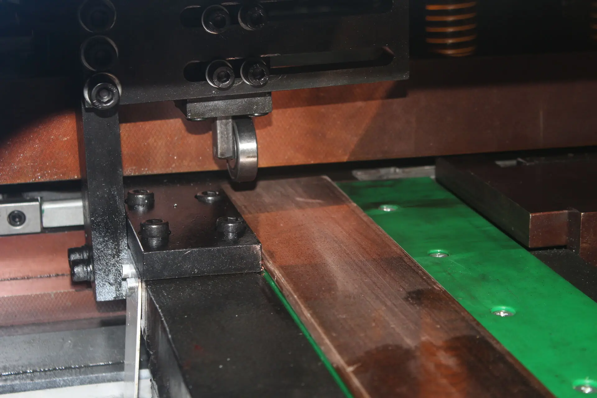 EMAC-BP-40 CNC busbar punching and shearing machine — detail 1