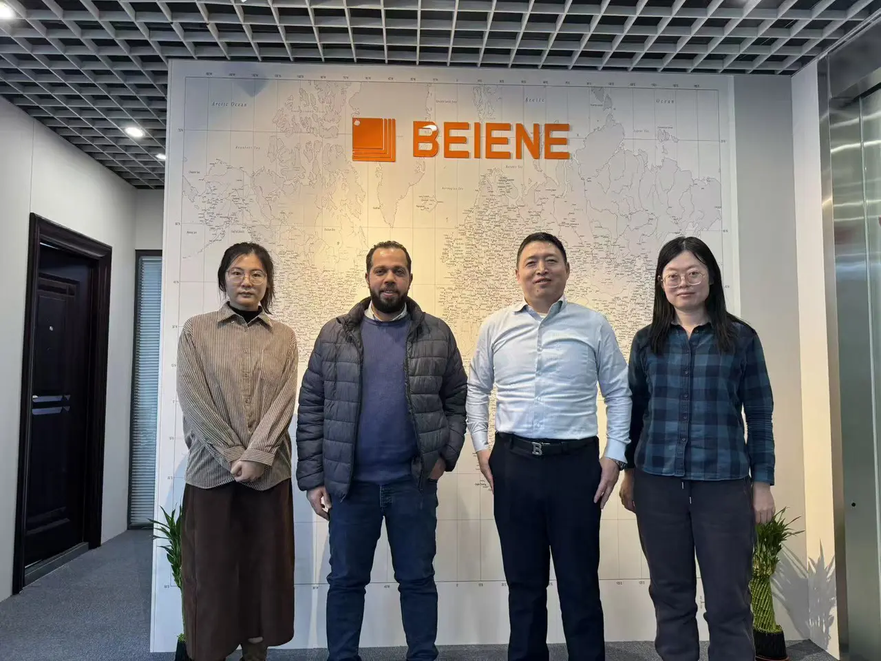 Visitors at the Beiene works